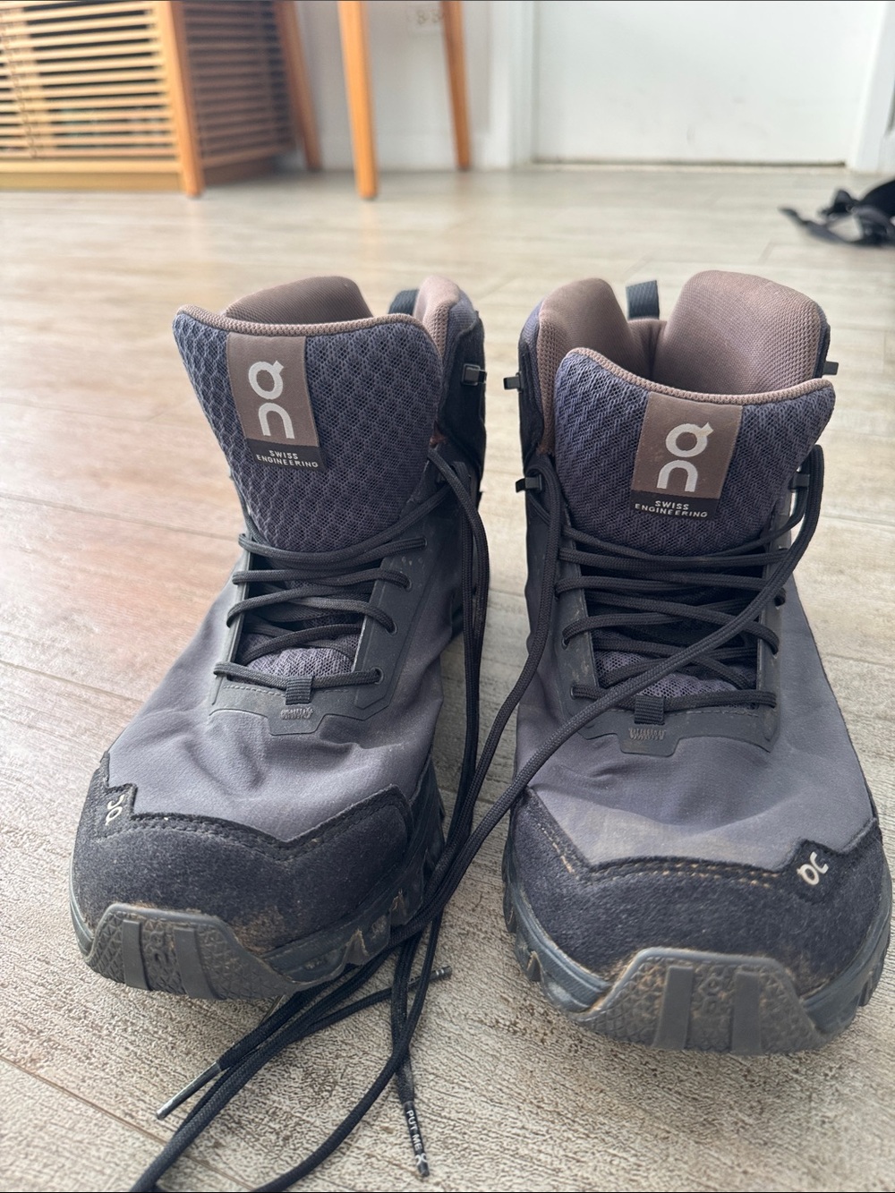 On Running Men's Dark Gray/Black Trail Boots
